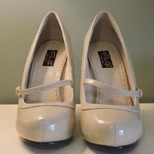 NWOT Women's Pin up Couture Cutiepie Nude Heels Size 10